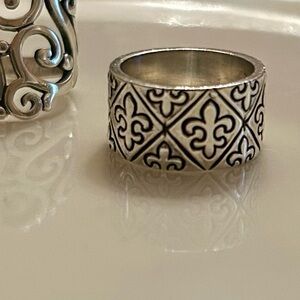 Flur de Lis band ring size 5